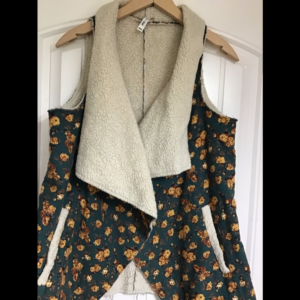 Lori + Mari ladies vest size M
